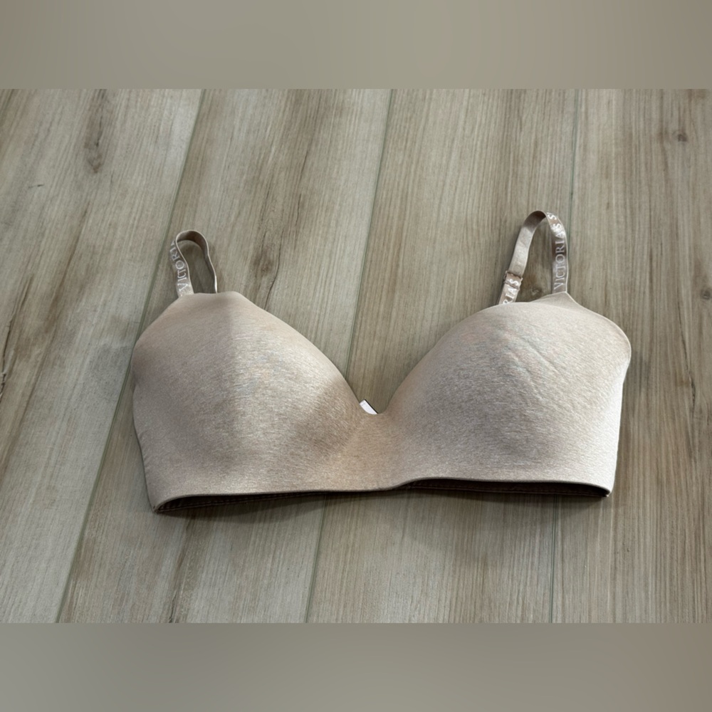Victoria’s Secret Wireless Convertible Strap Bra 38DD Nude No Wire